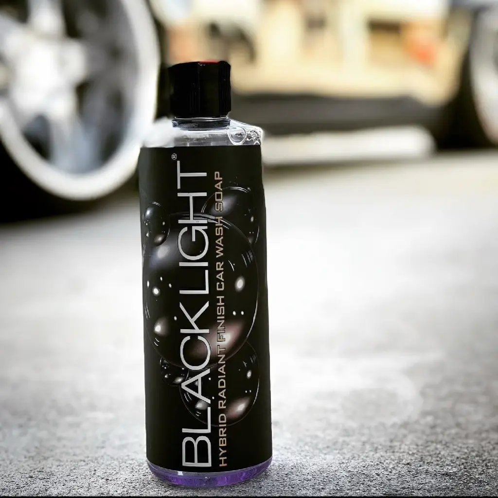 blacklight-car-wash-soap-brillo-warrior-detailing-chile.webp