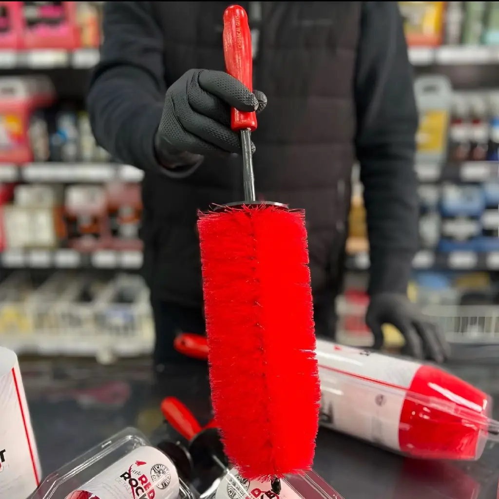 chemical-guys-red-rocket-brush-23cm-cepillo-llantas-warrior.jpg.webp